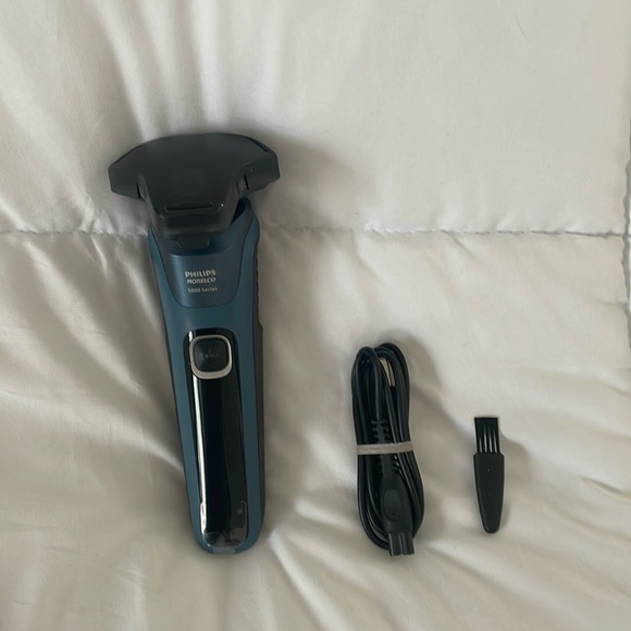 Philips Grooming Philips Norelco 500 Series Electric Razor Poshmark